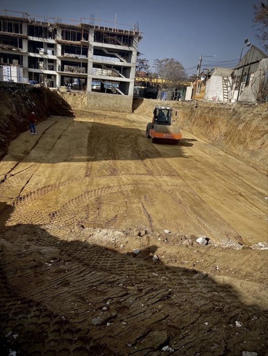 Excavari , demolari , perne piatra , terasamente