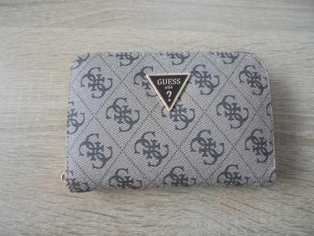 Малки портмонета на ''GUESS''