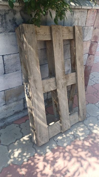 Поддоны ,палеты  осталось 8 штук