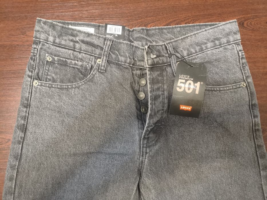 Продам джинсы Levi's