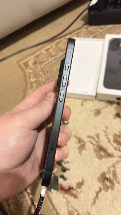 Продам iPhone 16 на запчасти