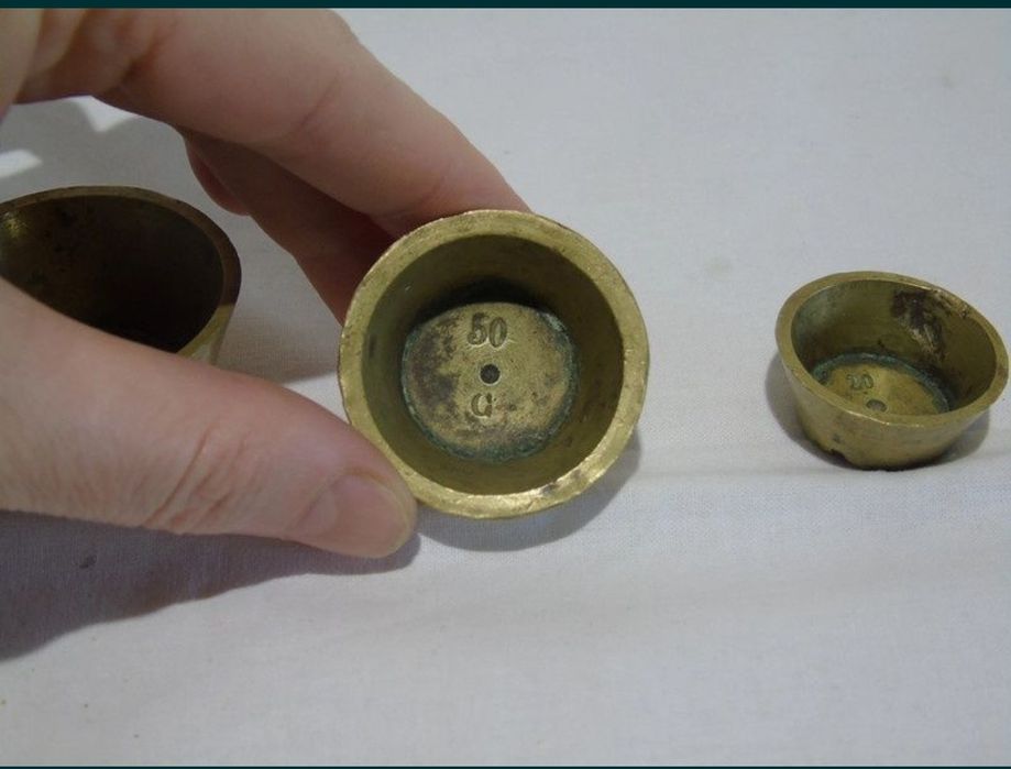 Set antic de greutăți din alamă sau ocaua lui Cuza