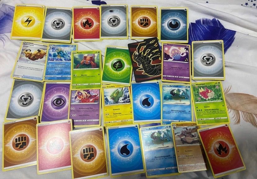 Lot 135 cărți Pokémon originale – colecție + holo – stare bună