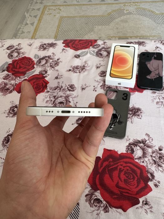 Срочно продам айфон 12