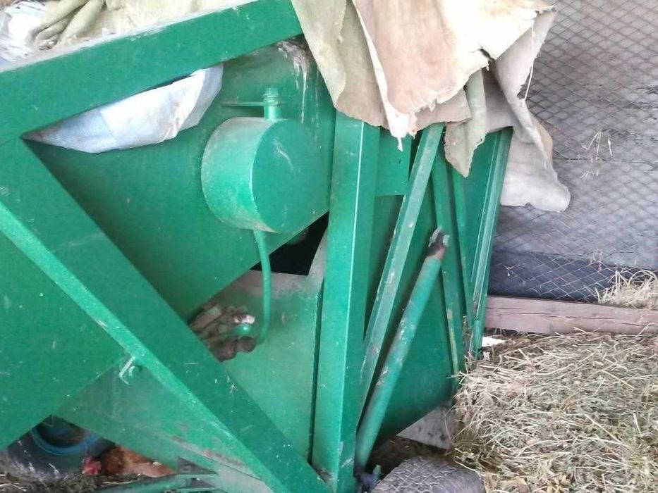 Комбайн за царевица на кочан