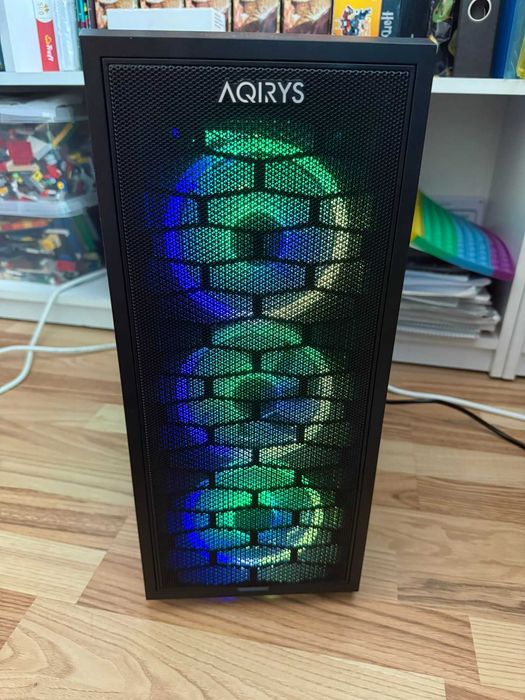 Desktop cu carcasa mid tower