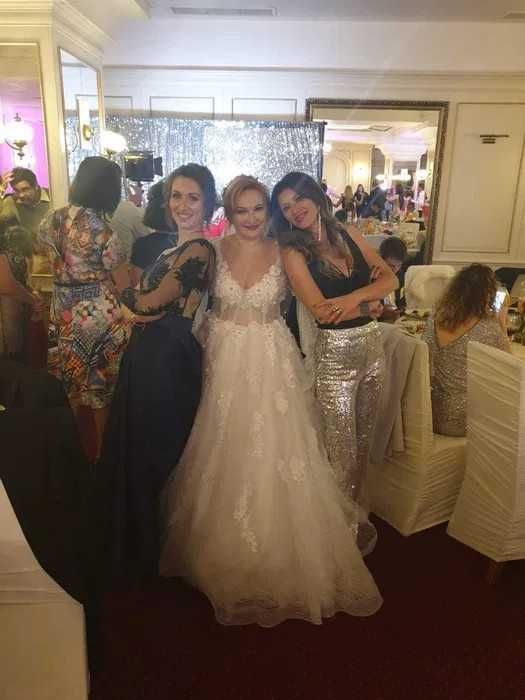 Rochie de mireasă albă creată de un designer de modă
