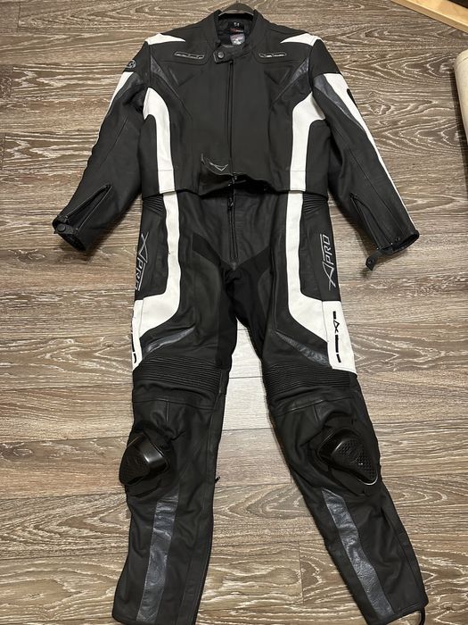 Мото екип от две части