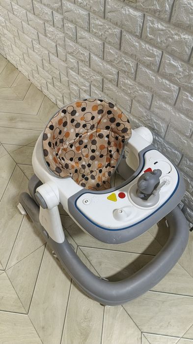 Продам ходунки в отличном состоянии с музыкой.