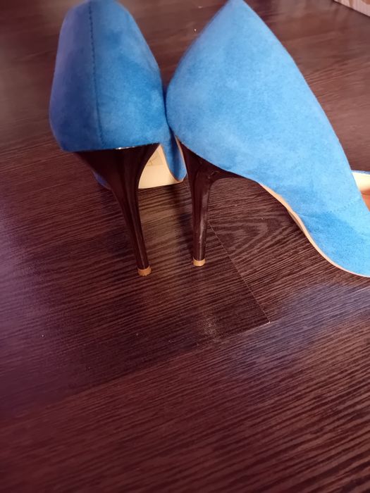 Pantofi stiletto