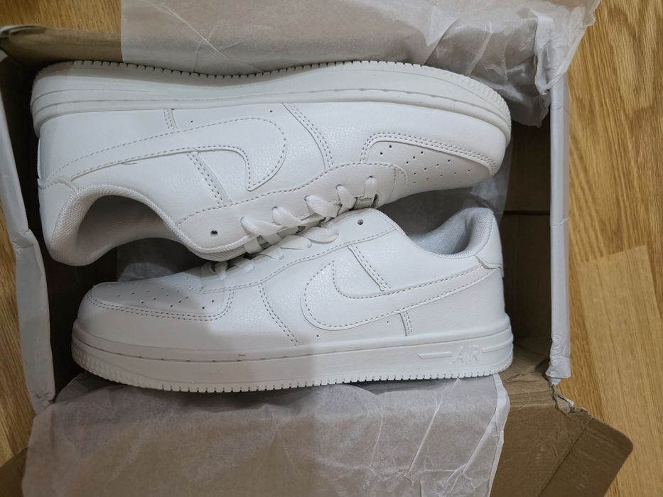 Vand air force 1 albi