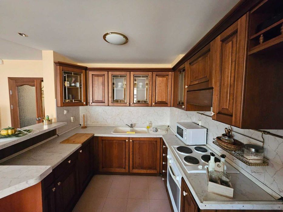 Дава се под наем Тристаен апартамент в Варна, Център - 90 кв.м за 663 € - Снимка #2