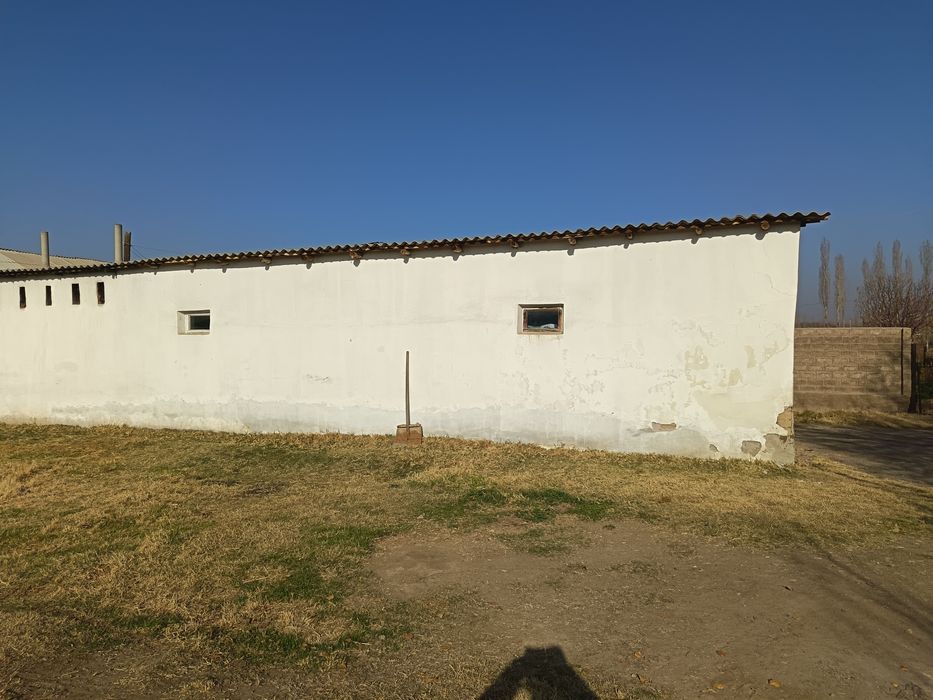 Uy sotiladi yaxwi holatda