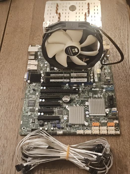 Supermicro X10SRH-CF сървърно дъно