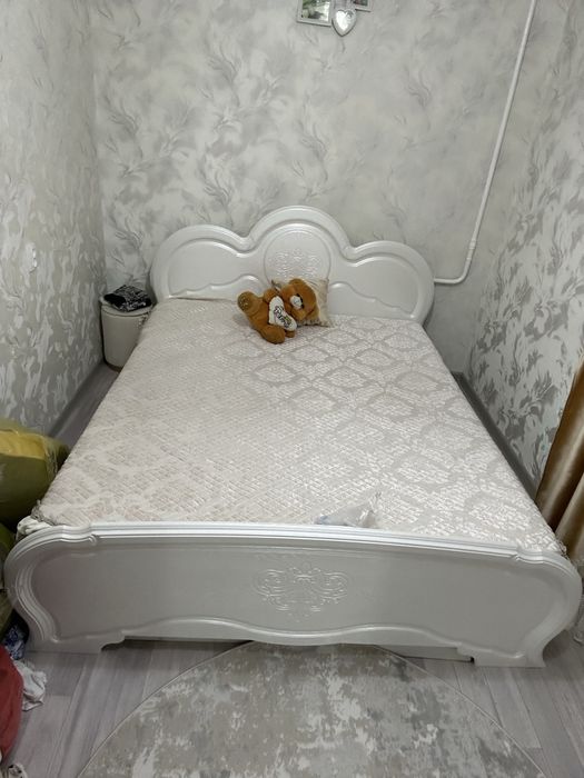 Продам спальный гарнитур