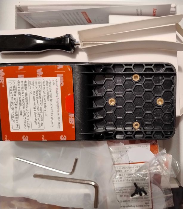 Ключалка за врата SwitchBot Lock комплект със SwitchBot Hub Mini