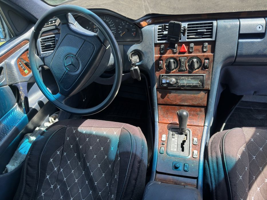 Продается Mercedes-Benz E230