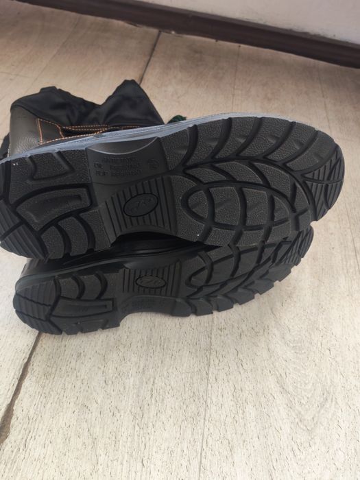 Продам новые Керзовые сапоги