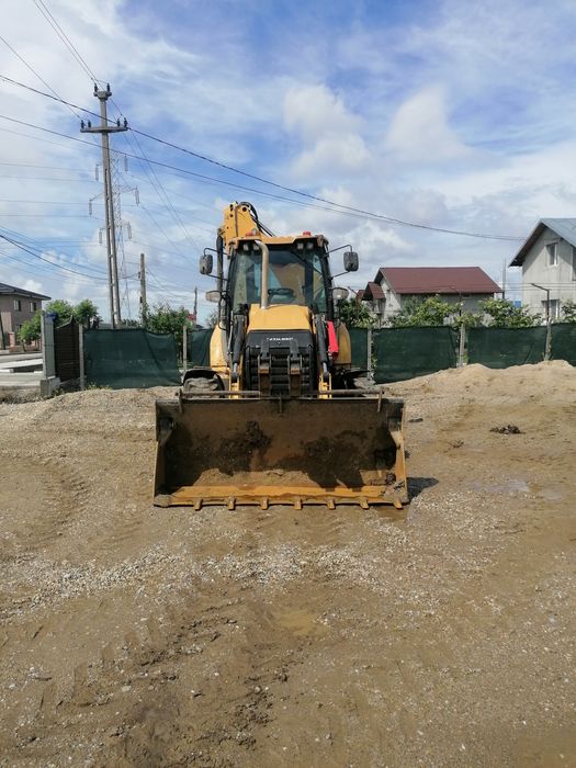 Buldoexcavator cu picon și miniexcavator de inchiriat