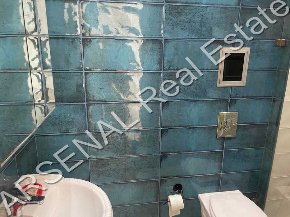 Дава се под наем Тристаен апартамент в София, Център - 80 кв.м за 950 € - Снимка #2