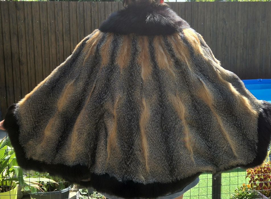 Шубка пелерина..