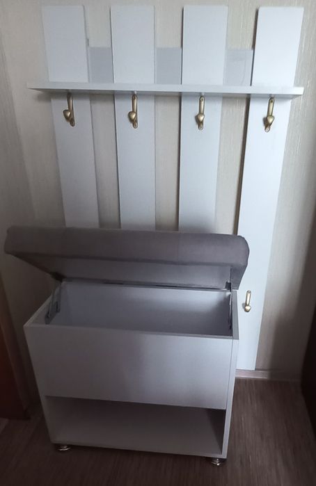 Вешалка в прихожую.