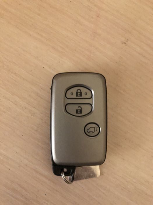 Ключи от Toyota Land Cruiser 200