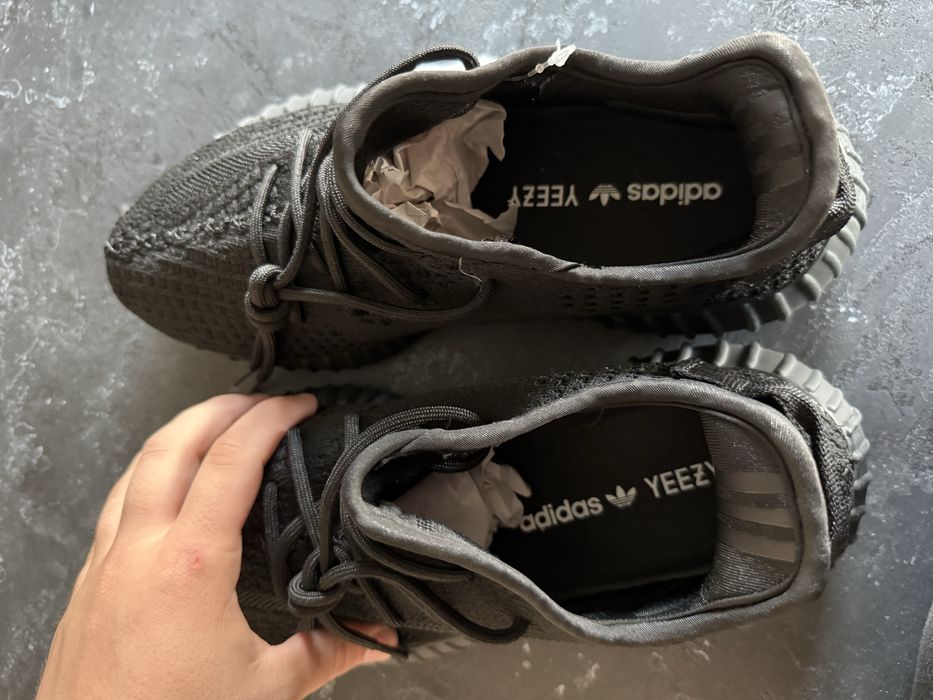 Adidasi yeezy 350 negri black