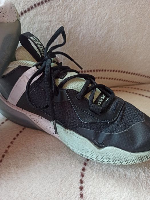 Запазени маратонки Nike