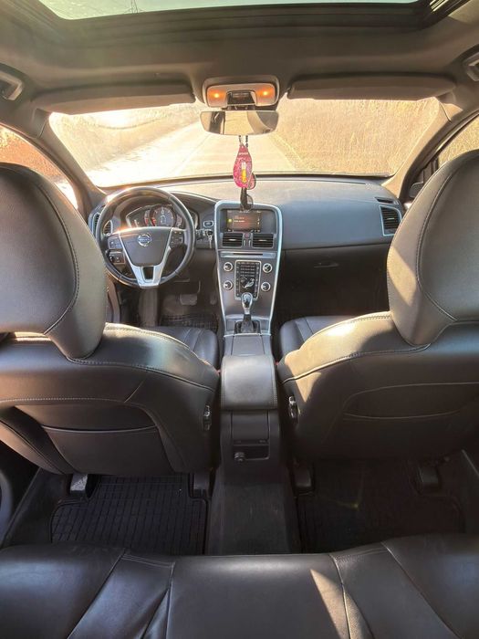 Volvo XC60 Summum D5 215CP Automat | Piele | Trapă | TVA deductibil