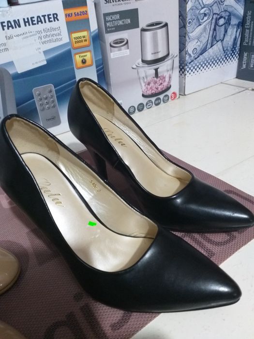 Pantofi Negri si Crem nr 37