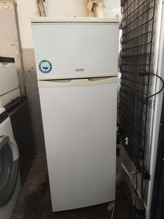 Хладилник с камера Hyundai