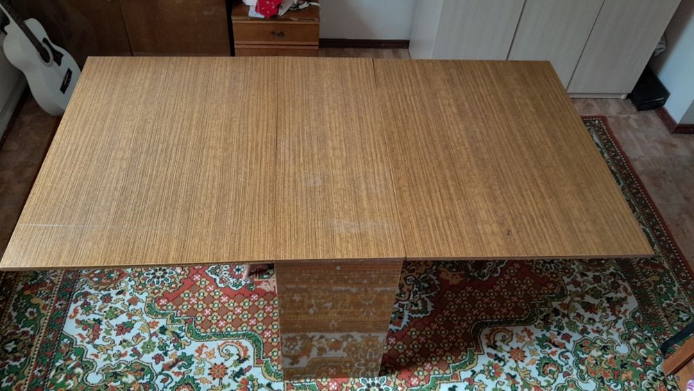 Стол качественный, трансформер.