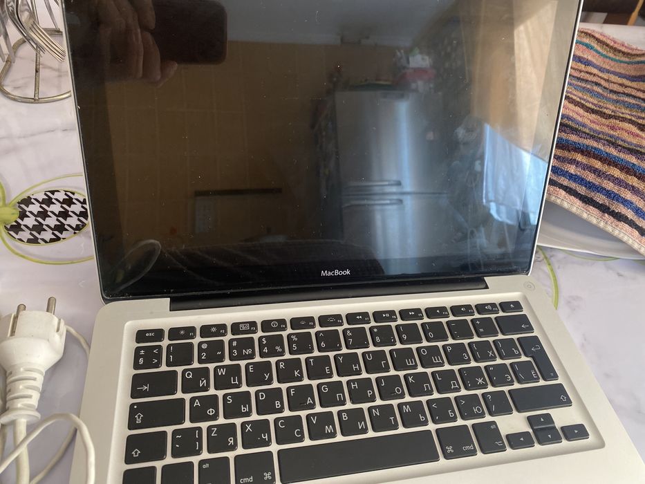 Продам макбук срочно