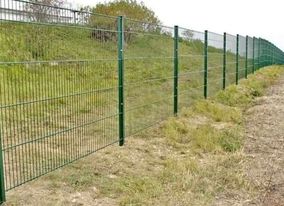 Garduri si porti stil jaluzea plasa bordurata sipca metalica fier forjat tabla cutata si alte modele.