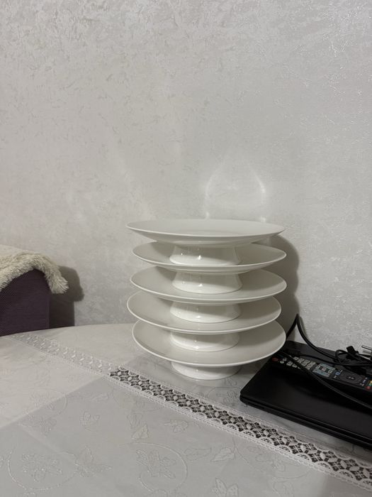 Продам тортница новый