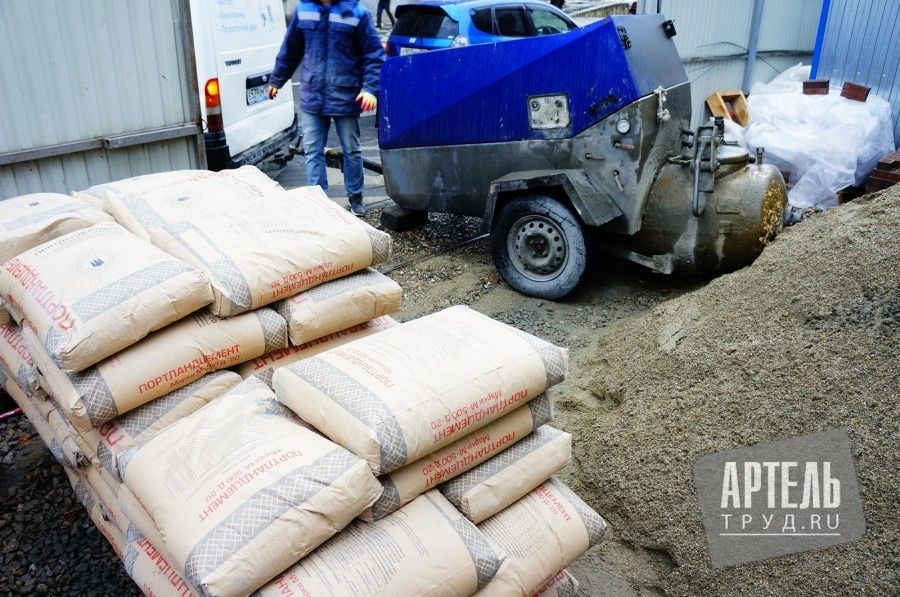 Выполняем работу полусухой стяжки полов в квартире, дома, офиса стяшка