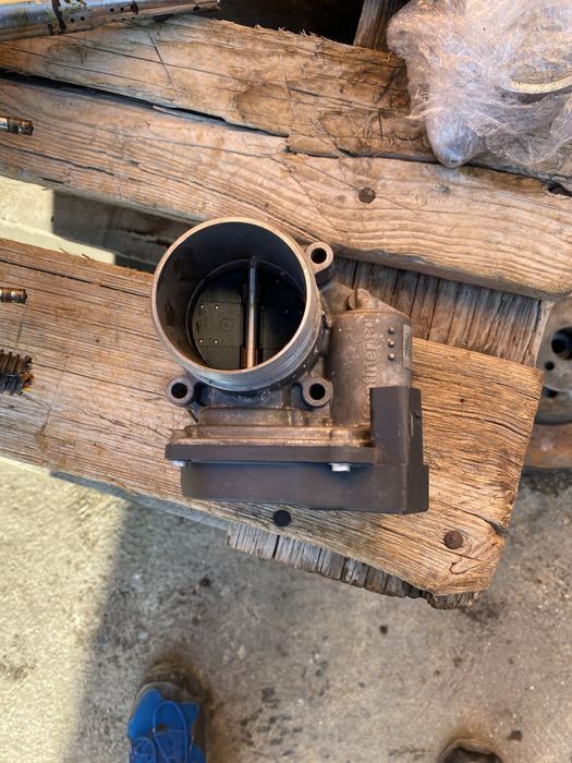Ауди А4 А5 А6 2.0tfsi дросел клапа Audi A4 A5 06F133062J Seat тфси Vw