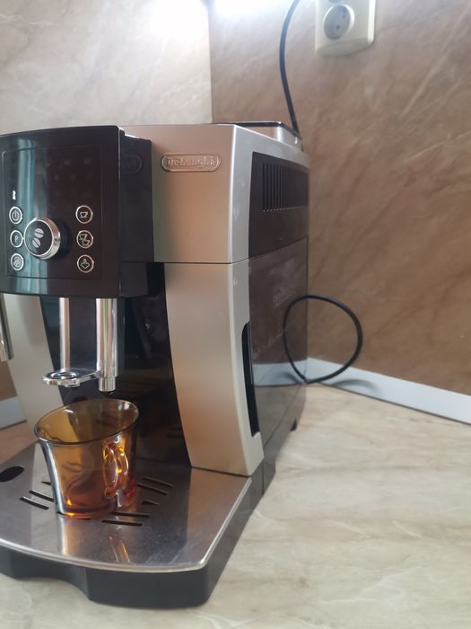 Кафемашина кафеавтомат Delonghi magnifica Ecam 24.210. SB