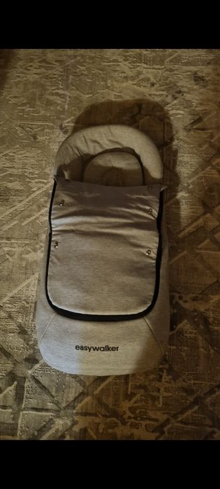 Стульчик для кормления и игры.