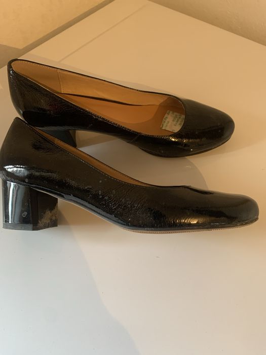 Продаю б/у диван ,обувь