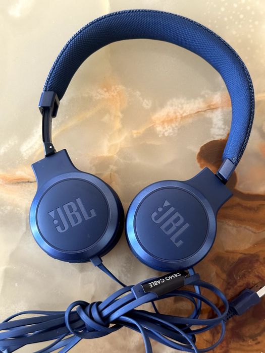 Седем парчета  лушалки JBL  Live 660NC, Tune 760NC, Live 460NC,  Tune 660NC  (DEMO / за части)