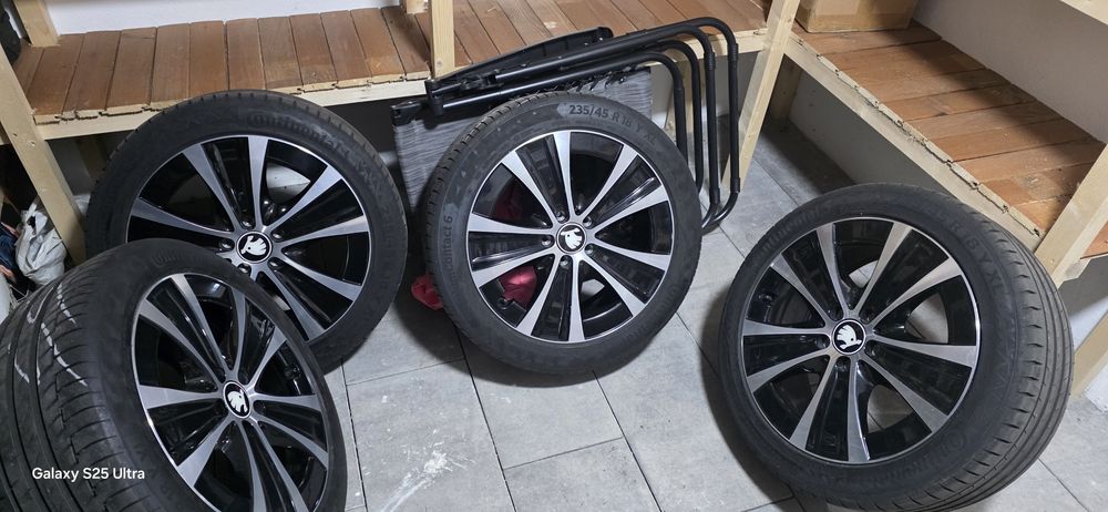 Vând jante 18 cu anvelope vara