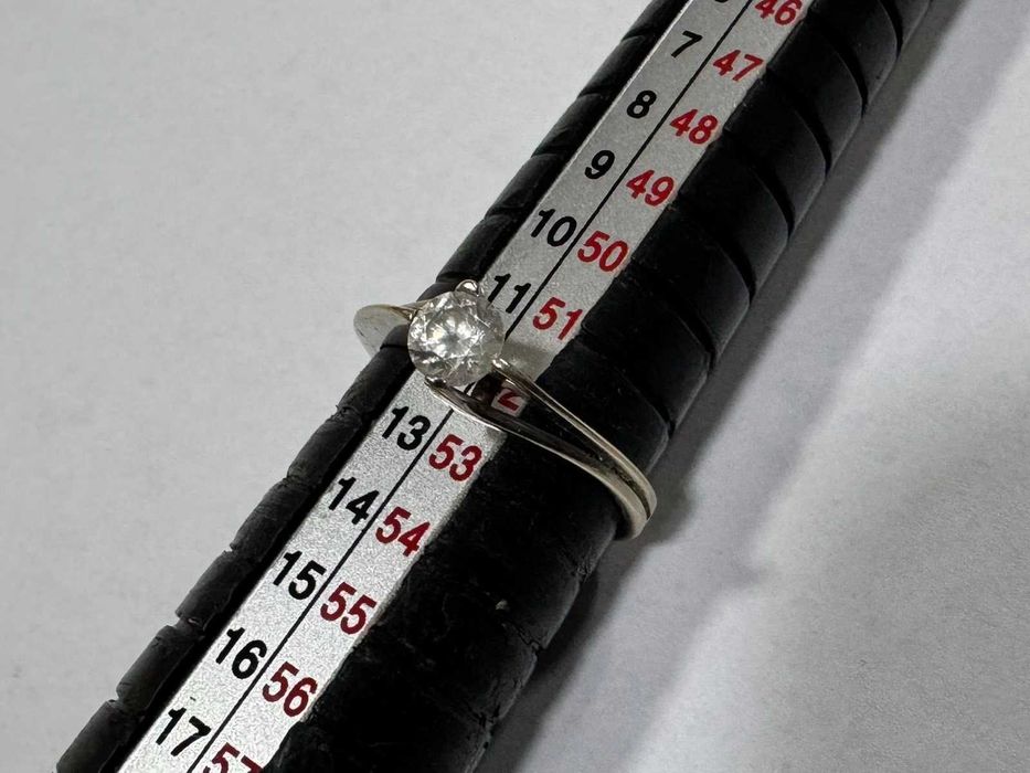 Златен пръстен от бяло злато 14K 585 с камък / 1,62гр.