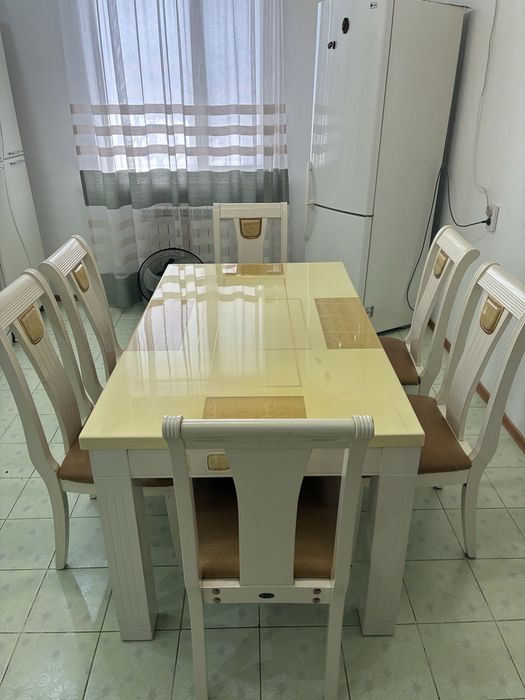Мраморный кухонный стол со стульями