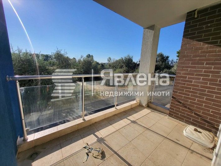 Тристаен апартамент в Слънчев  Бряг район Какао Бийч.