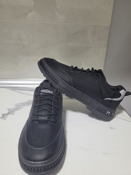 Мужское кроссовка