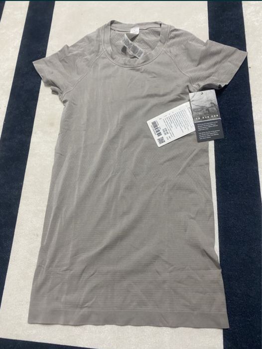 Lululemon tricou marimea 2