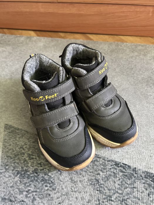 Продам демисесонные ботинки детские