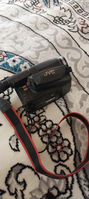 100%kafolat holati chotki zaryadnik 3ta batareyka bilan beriladi